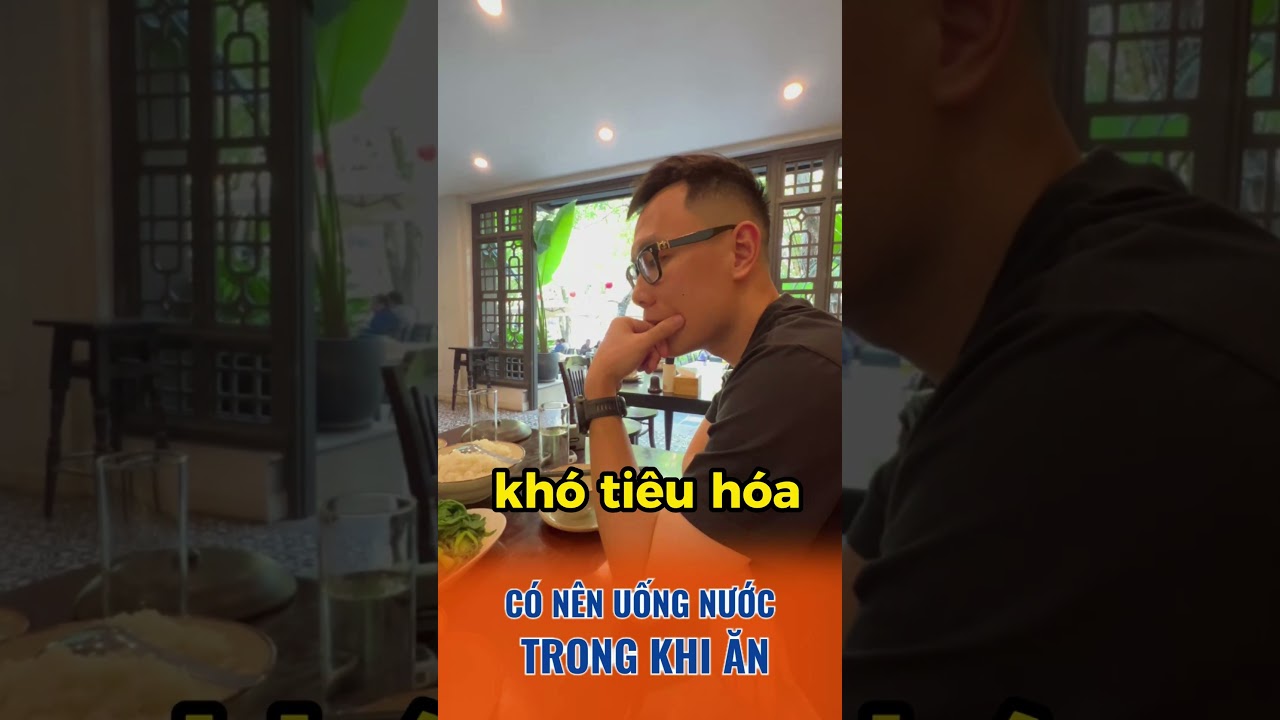 Vừa ăn vừa uống nước: Tưởng là tốt cho cơ thể nhưng lại nguy hại nhiều lần