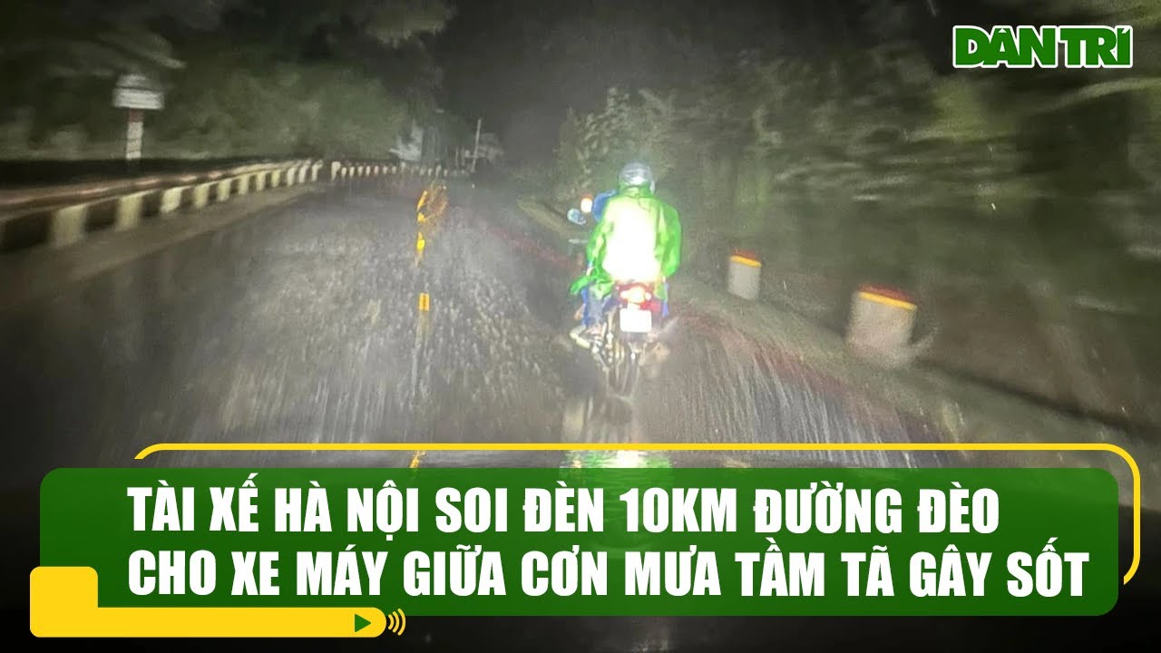 Tài xế Hà Nội soi đèn 10km đường đèo cho xe máy giữa cơn mưa tầm tã gây sốt