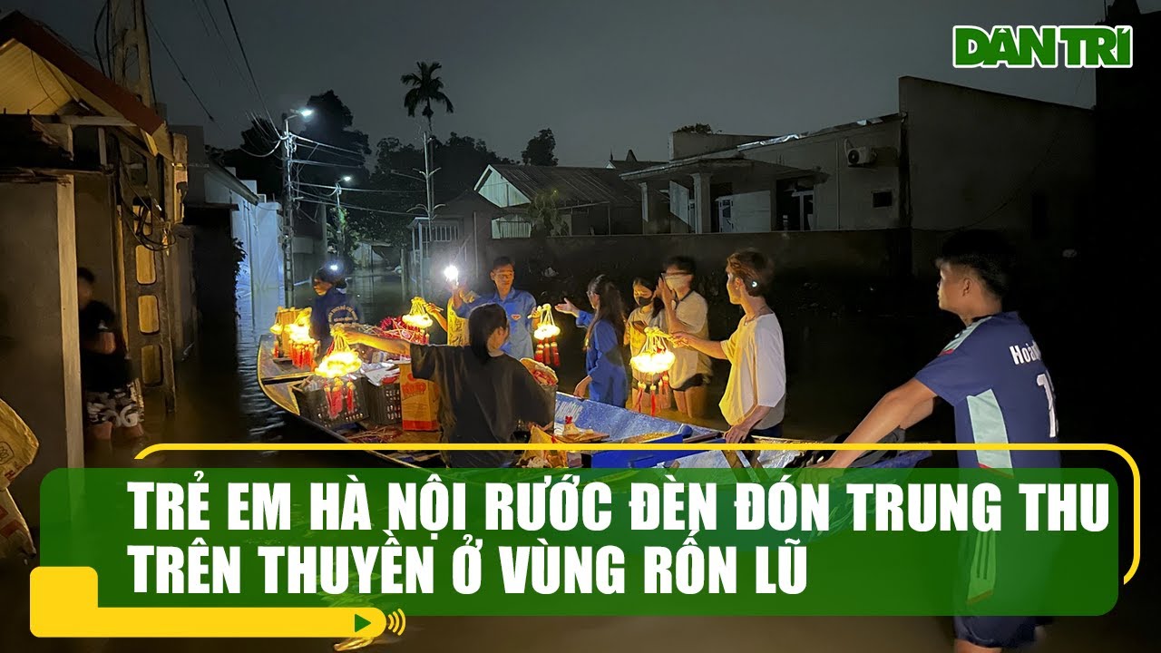 Trẻ em Hà Nội rước đèn đón Trung thu trên thuyền ở vùng rốn lũ