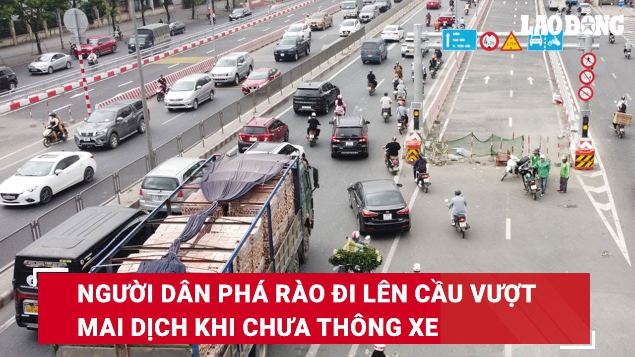 Người dân phá rào đi lên cầu vượt thép Mai Dịch khi chưa thông xe | Báo Lao Động