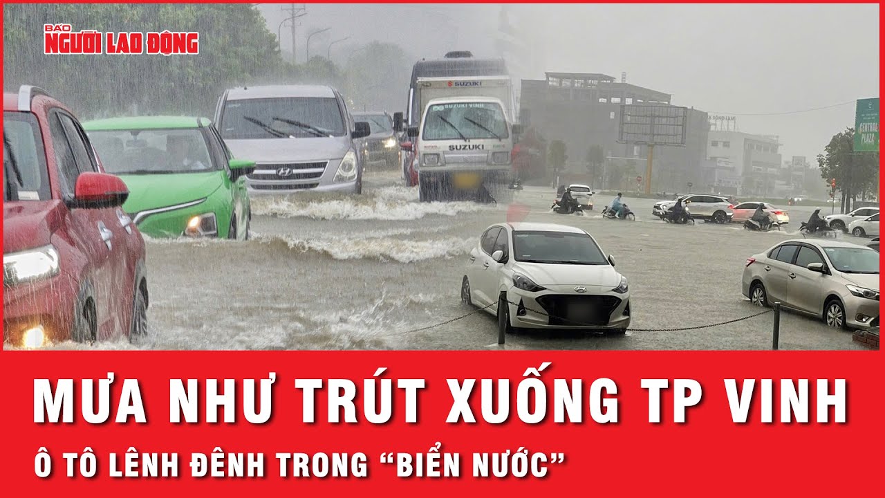 Mưa như trút xuống TP Vinh, ô tô lênh đênh trong “biển nước”, đường phố ngập sâu tới 1m | Thời sự