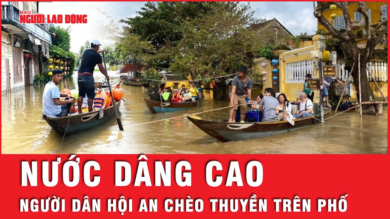 Hội An ngập lụt nặng, người dân phố cổ chèo thuyền để đi lại | Tin tức