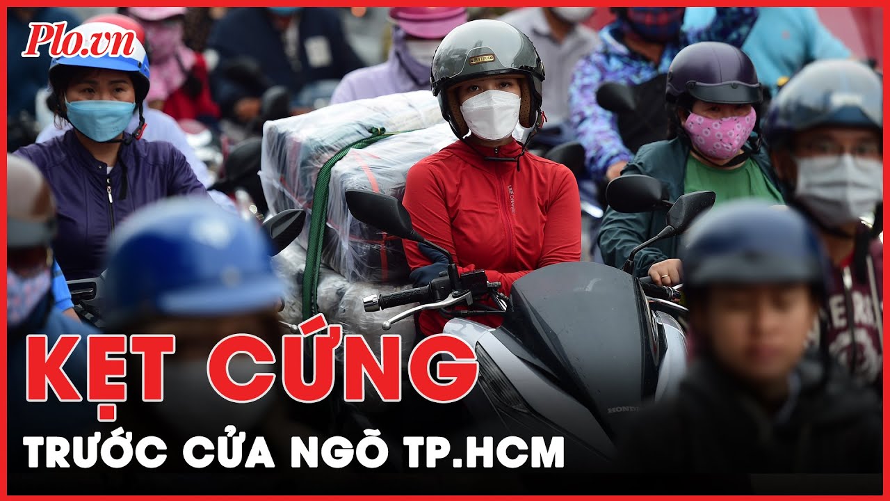 Người dân bất lực nhích từng mét: Ùn tắc nghiêm trọng ở cửa ngõ TP.HCM | Tin nhanh