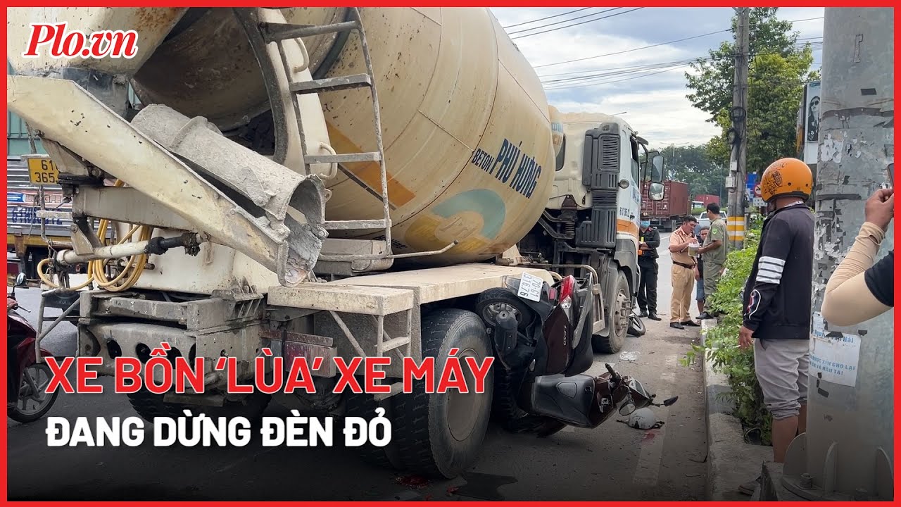 Xe bồn ‘lùa’ nhiều xe máy đang dừng đèn đỏ- PLO