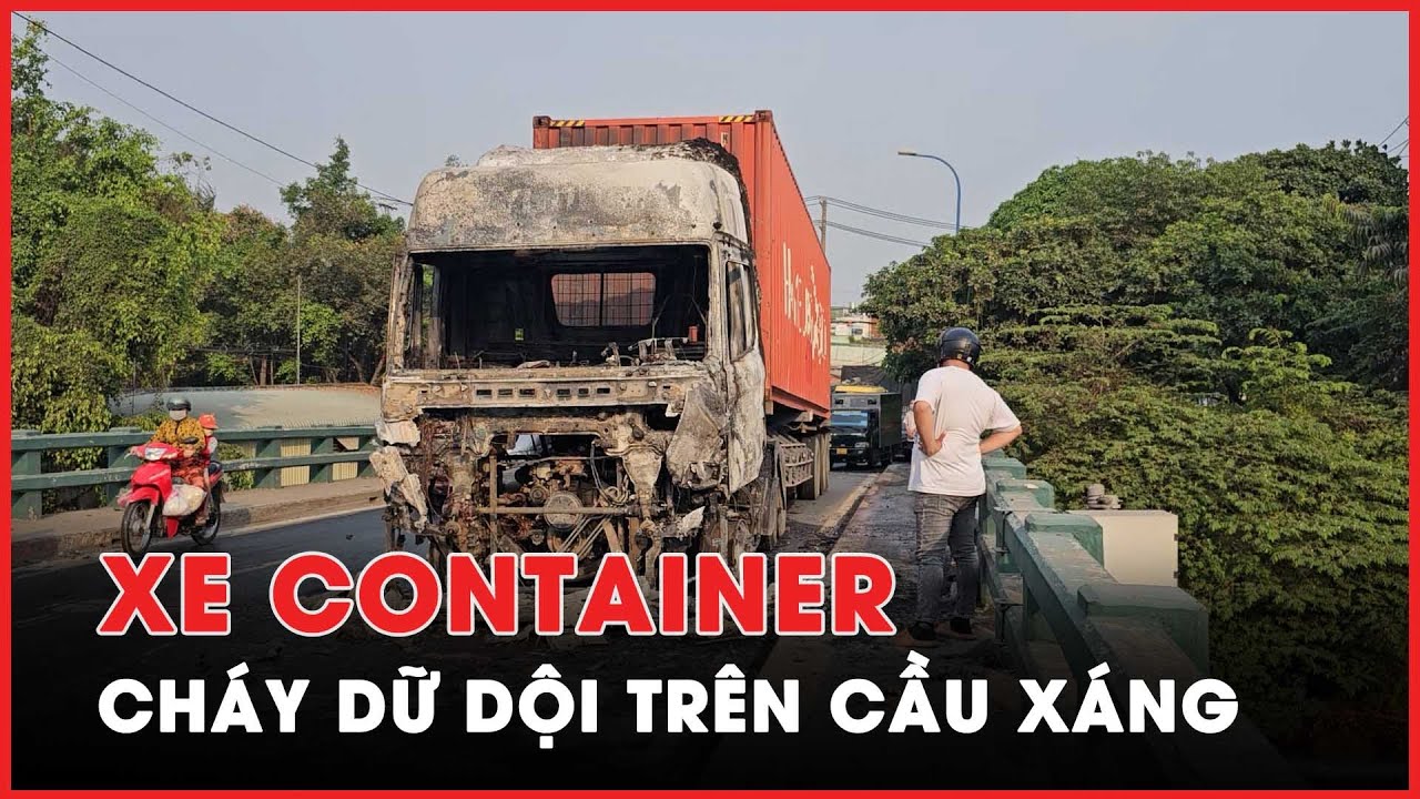 Xe container đang chạy bất ngờ bốc cháy dữ dội trên cầu Xáng - PLO