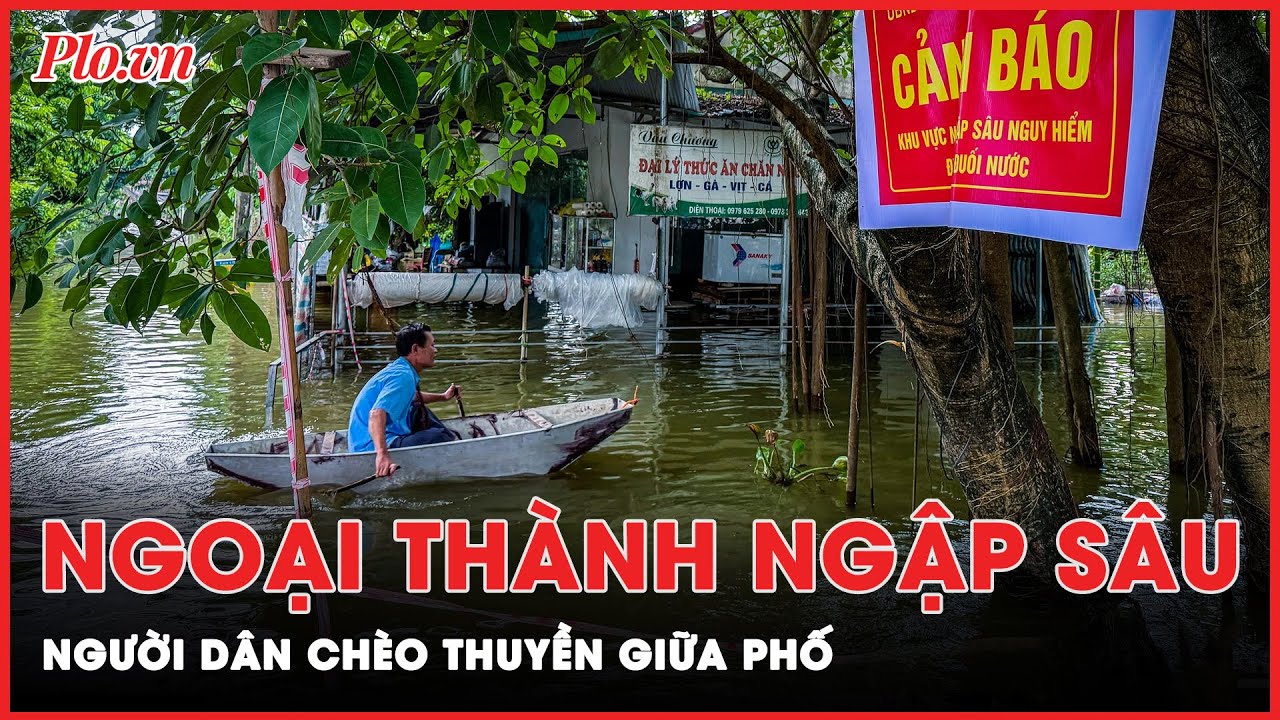 Ngoại thành Hà Nội vẫn ngập sâu dù không có mưa lớn, người dân chèo thuyền giữa phố | Thời sự