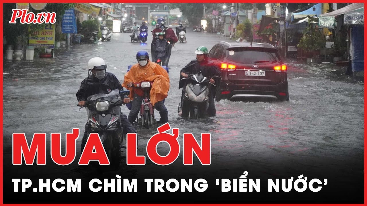 TP.HCM mưa lớn, nhiều tuyến đường ngập trong ‘biển nước’ | PLO