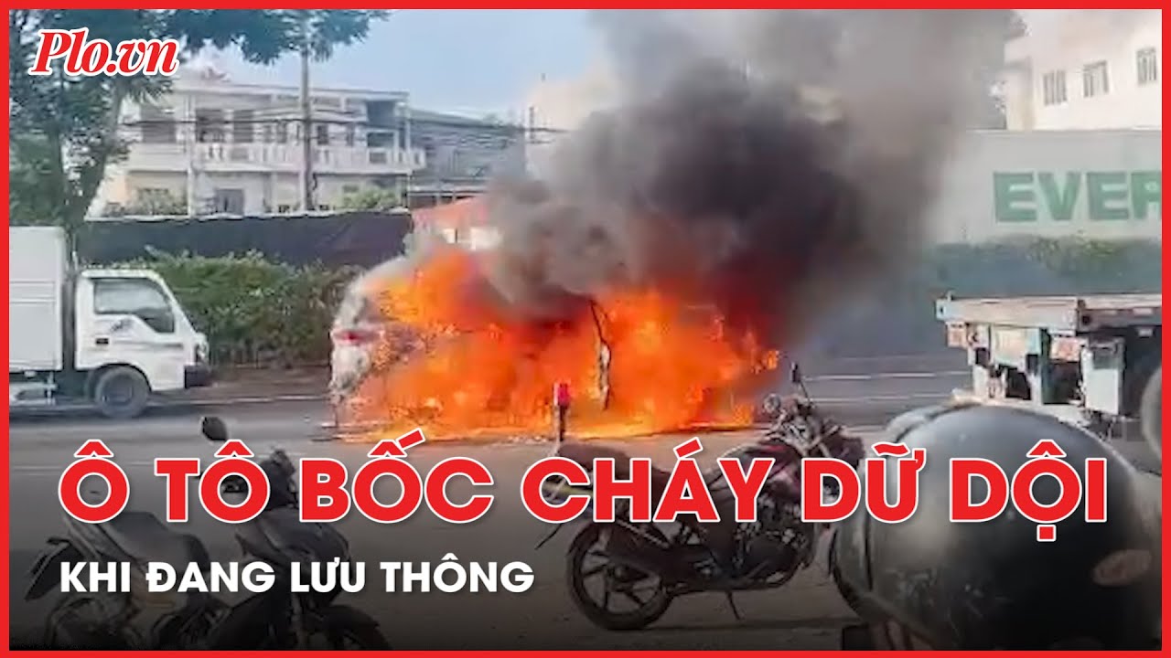 Đang lưu thông, ô tô bốc cháy dữ dội, ba thanh niên thoát nạn - PLO