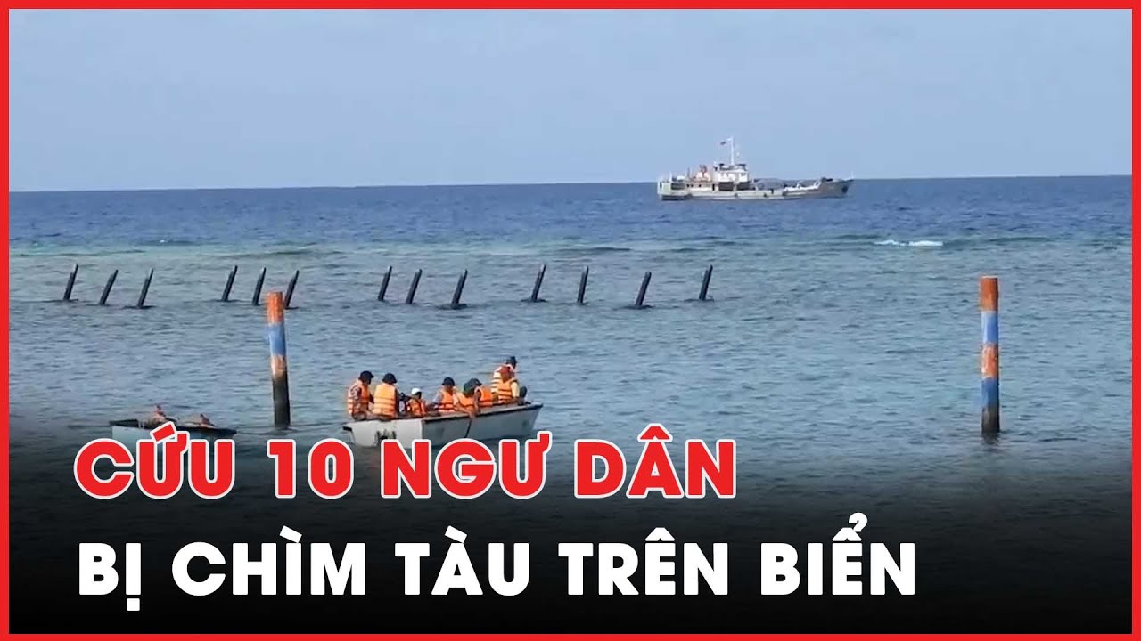 Hải quân cứu 10 ngư dân bị chìm tàu trên biển - PLO