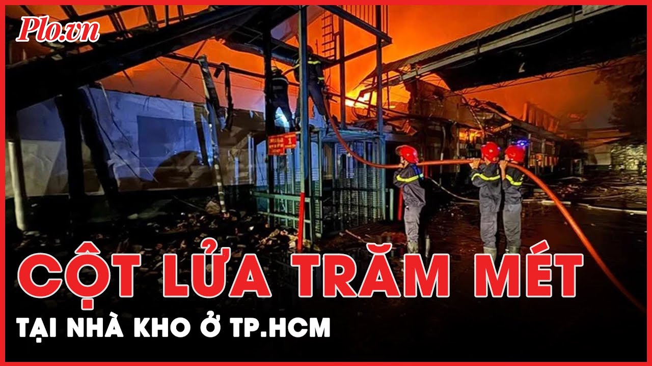 Cột lửa, khói cao hàng trăm mét cháy rừng rực 5000 m2 nhà kho tại TP.HCM | Tin nhanh