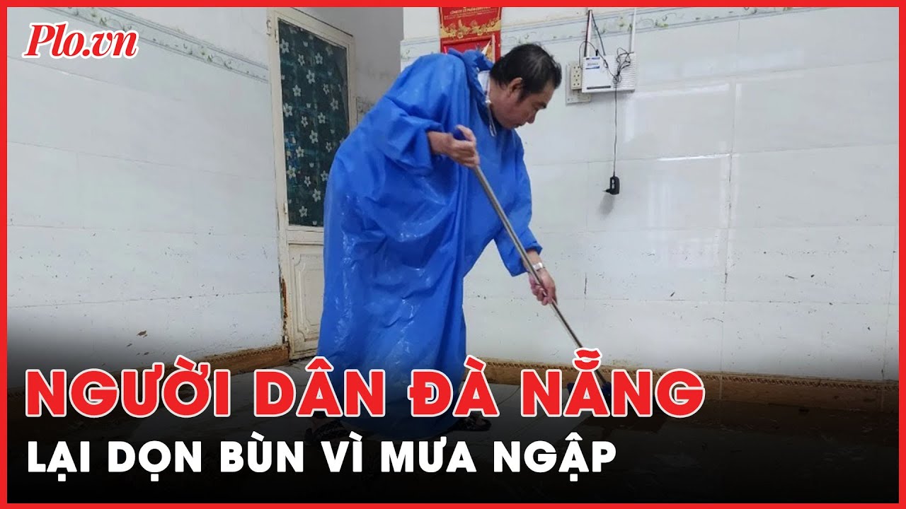 Người dân 'rốn lũ' Đà Nẵng vừa dọn bùn xong lại tiếp tục dọn đất vì mưa ngập - PLO