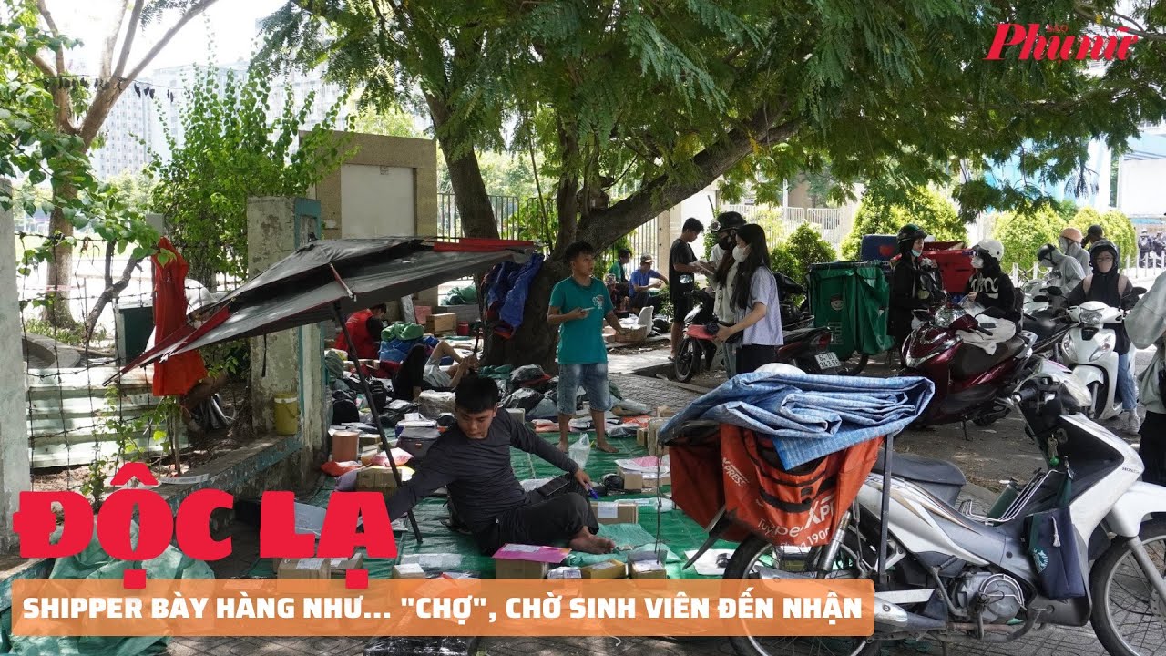 Shipper bày hàng như... "chợ", chờ sinh viên đến nhận | Báo Phụ Nữ