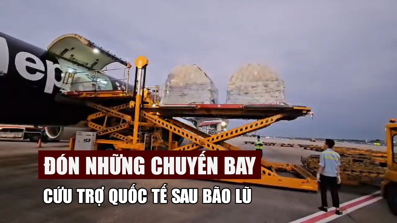 Đón những chuyến bay cứu trợ quốc tế đến miền Bắc sau bão lũ