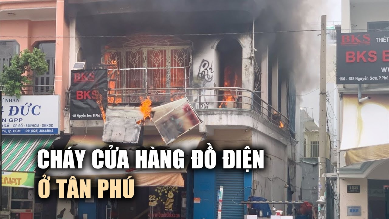 Cháy cửa hàng đồ điện ở quận Tân Phú, người dân hoảng loạn chạy thoát thân