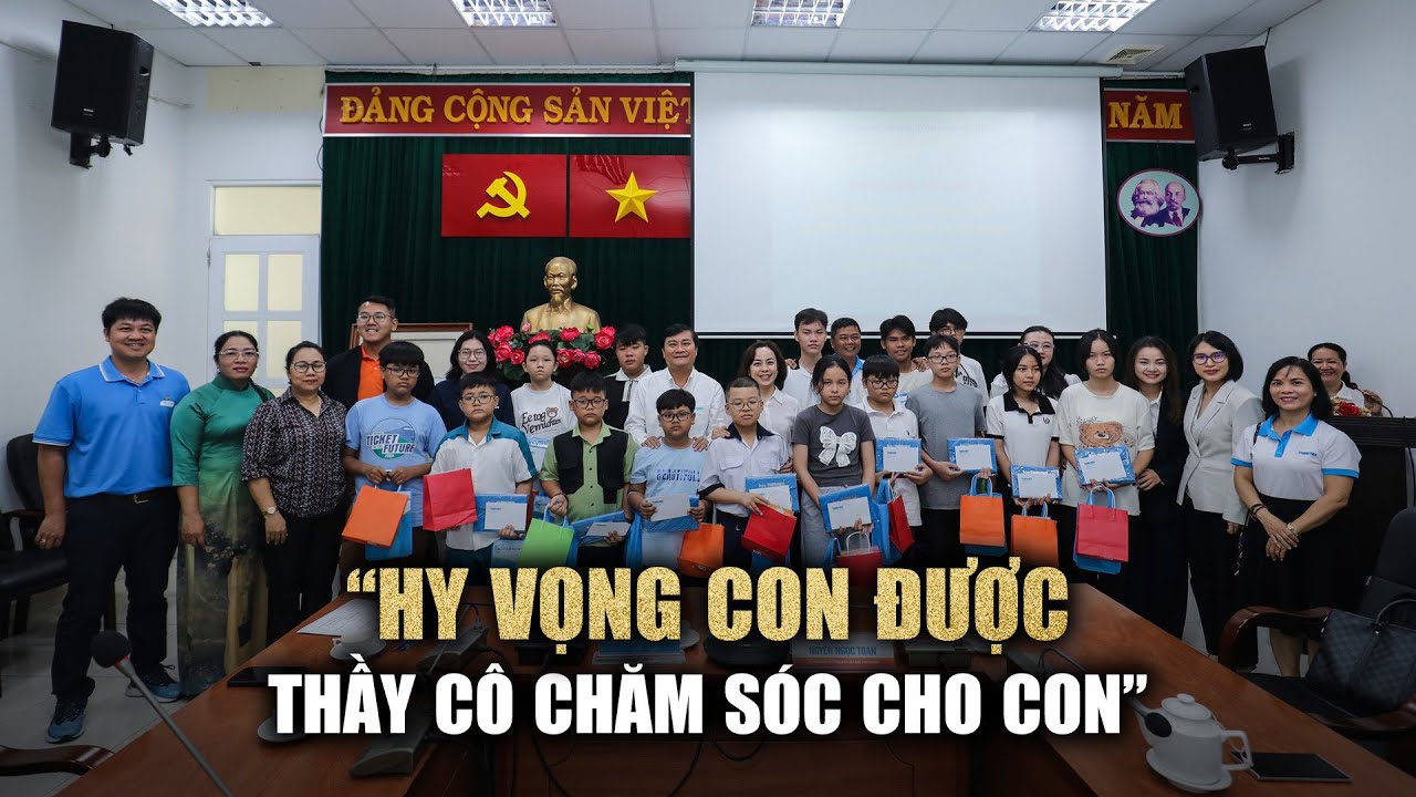 "Hy vọng con được thầy cô chăm sóc cho con, cũng như mẹ ở nhà chăm sóc"