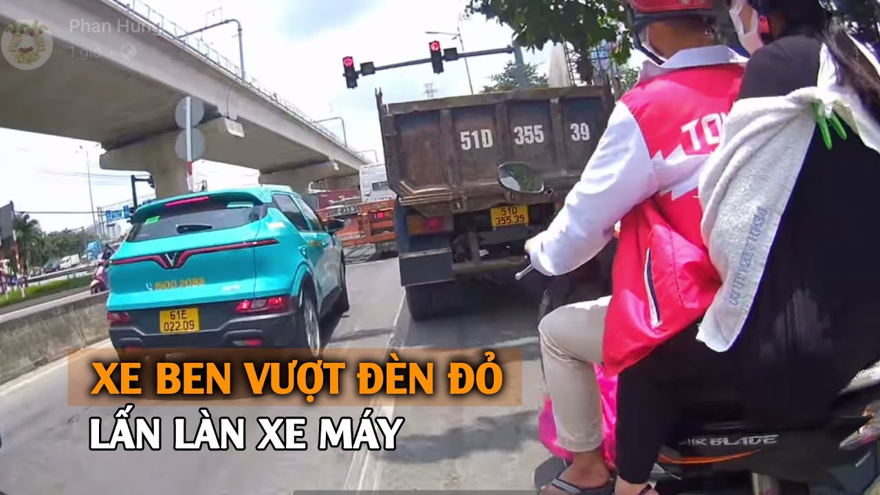 Xe ben ngang nhiên vượt đèn đỏ, lấn làn xe máy ở Thủ Đức