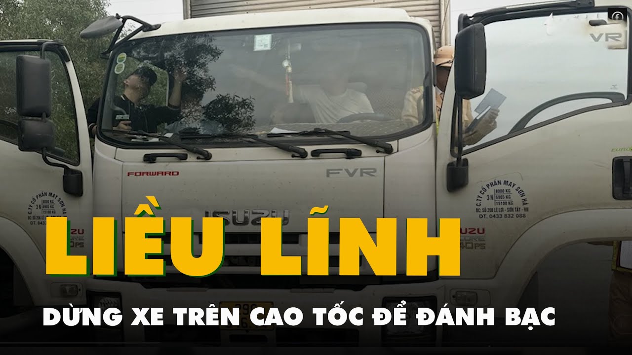 Bắt quả tang nhóm người dừng xe tải tại làn khẩn cấp trên cao tốc để...đánh bạc