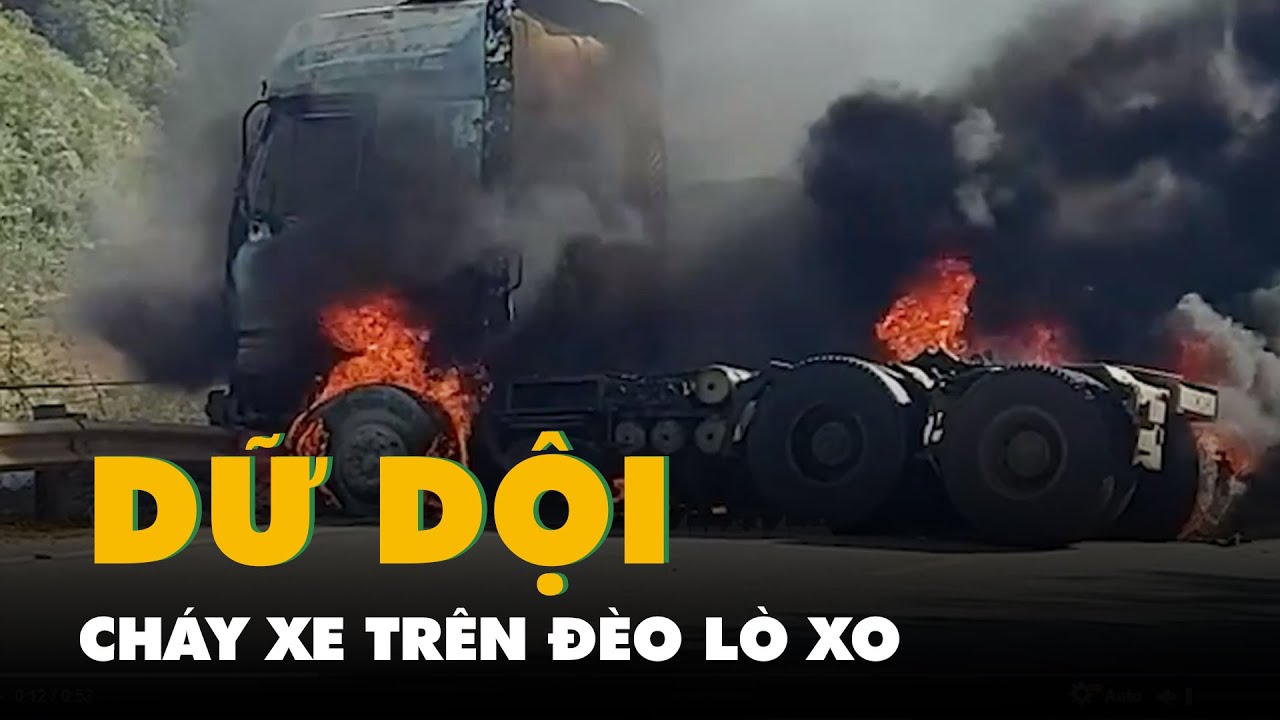 Xe đầu kéo bốc cháy dữ dội trên đèo Lò Xo