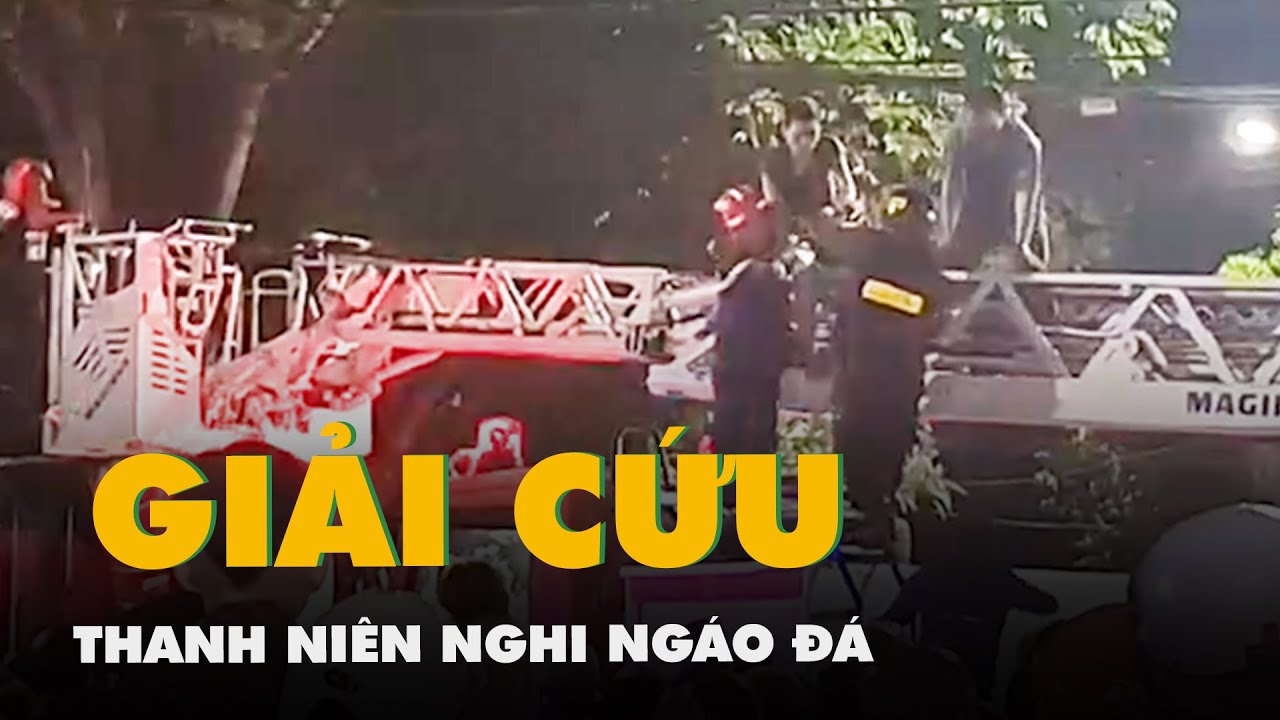 Cảnh sát dùng phao hơi bịt kín mặt đất, giải cứu thanh niên nghi ngáo đá