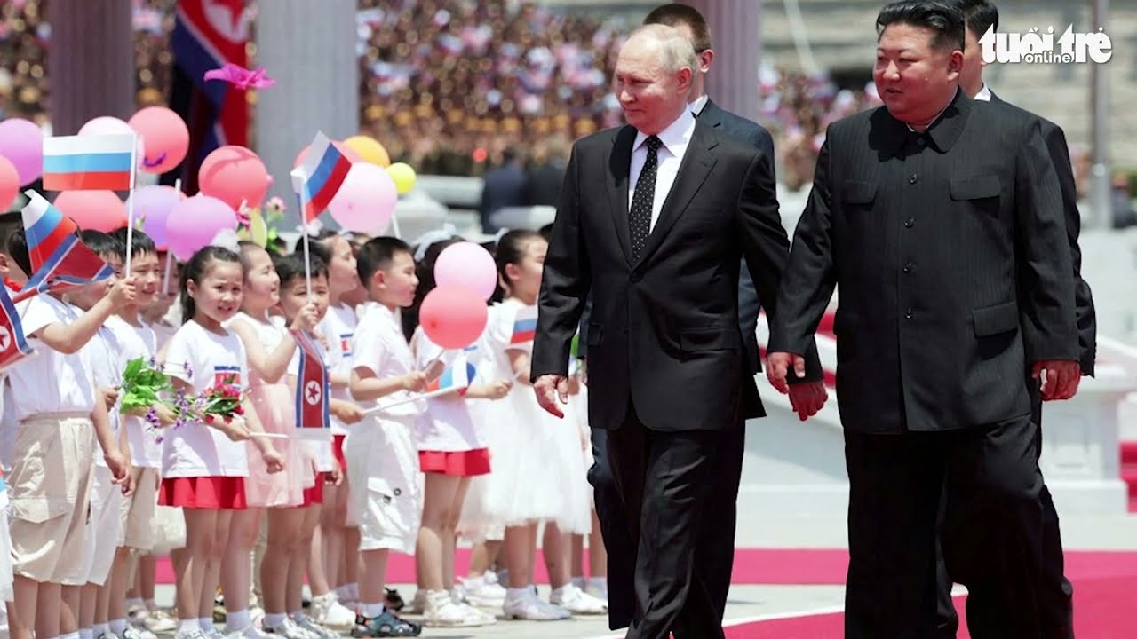 Người dân Triều Tiên chào đón Tổng thống Nga Vladimir Putin