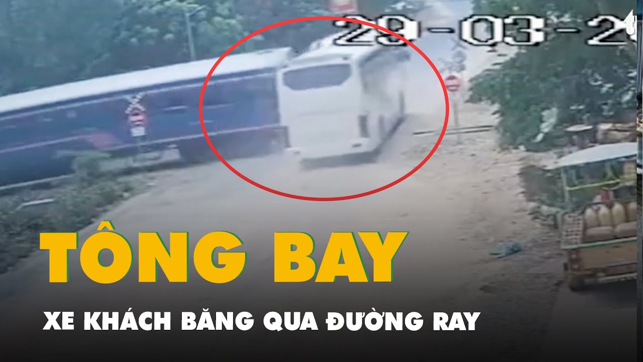 Xe khách băng qua đường ray bị tàu hỏa tông bay, 45 người bị thương