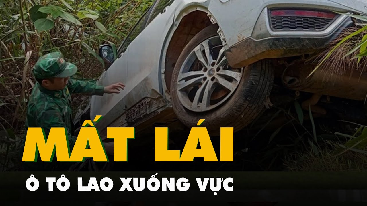 Ô tô mất lái lao xuống vực sâu, tài xế may mắn thoát nạn