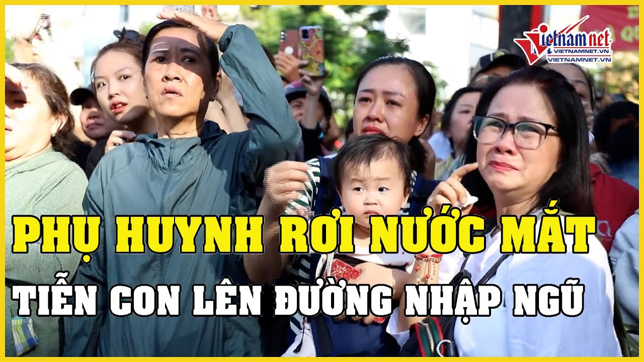 TP.HCM: Phụ huynh rơi nước mắt, nghẹn ngào tiễn con lên đường nhập ngũ | Báo VietNamNet