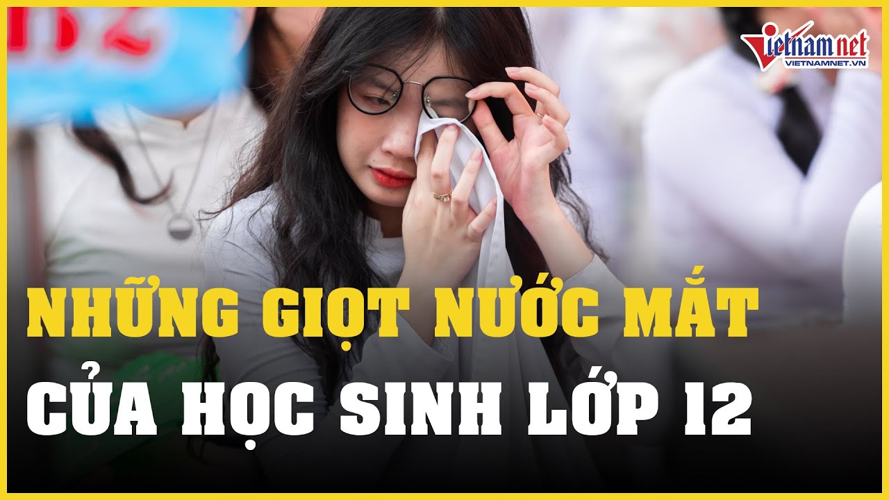 Những giọt nước mắt trong lễ trưởng thành của học sinh lớp 12 | Báo VietNamNet