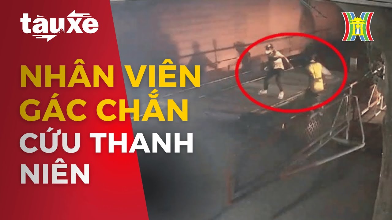 Nhân viên gác chắn cứu thanh niên lao đầu vào đoàn tàu | Tàu và xe