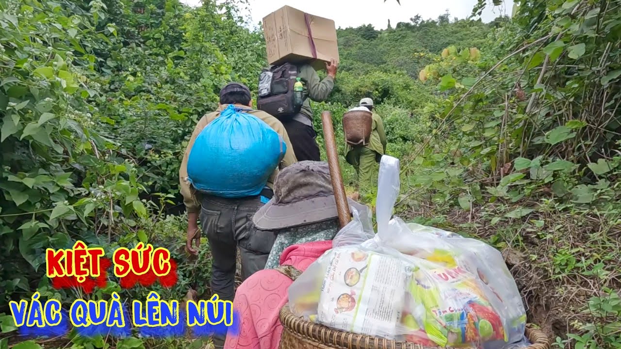 HÀNH TRÌNH mang niềm vui đến người nghèo, rinh vác nhu yếu phẩm lên đỉnh NÚI CAO - tập 915