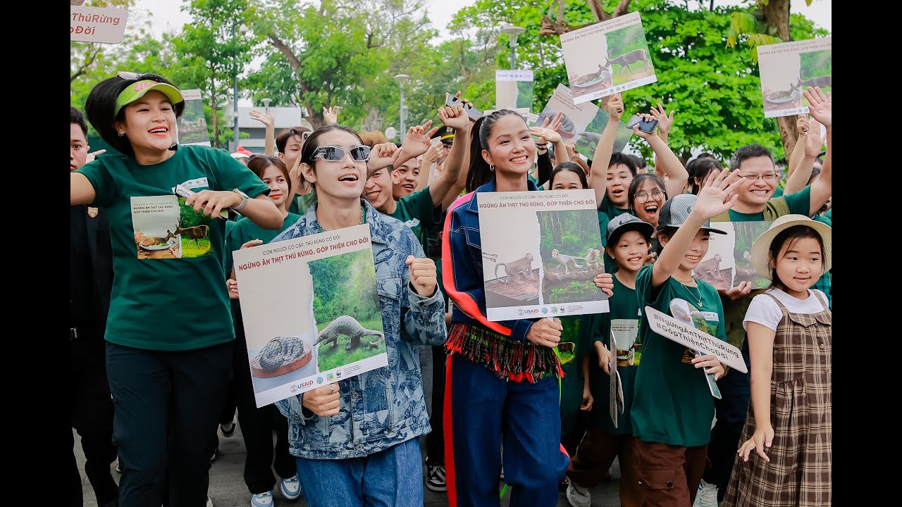 Hen nhảy cùng mọi người tại Huế, hưởng ứng chiến dịch bảo vệ động vật hoang dã |H'Hen Niê Official