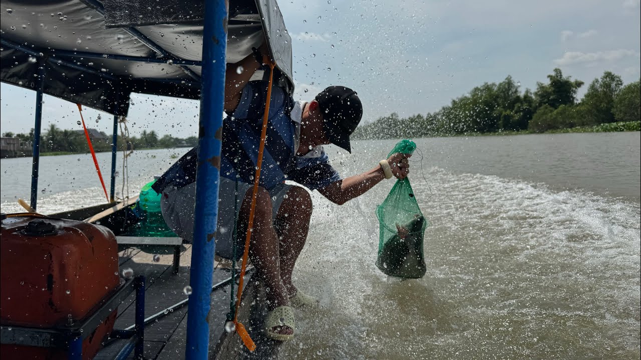 Thuê chiếc thuyền lênh đênh sông Tiền có nhiều điều thú vị | Huy Khánh Entertaiment