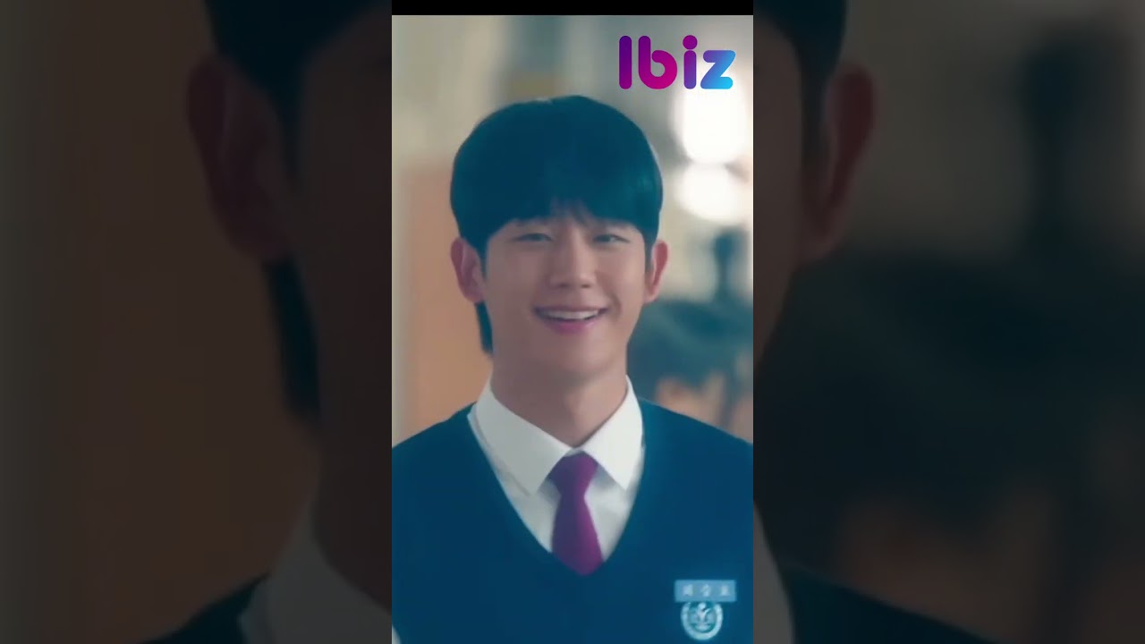 Visual U40 của Jung Hae In trong 'Love Next Door'