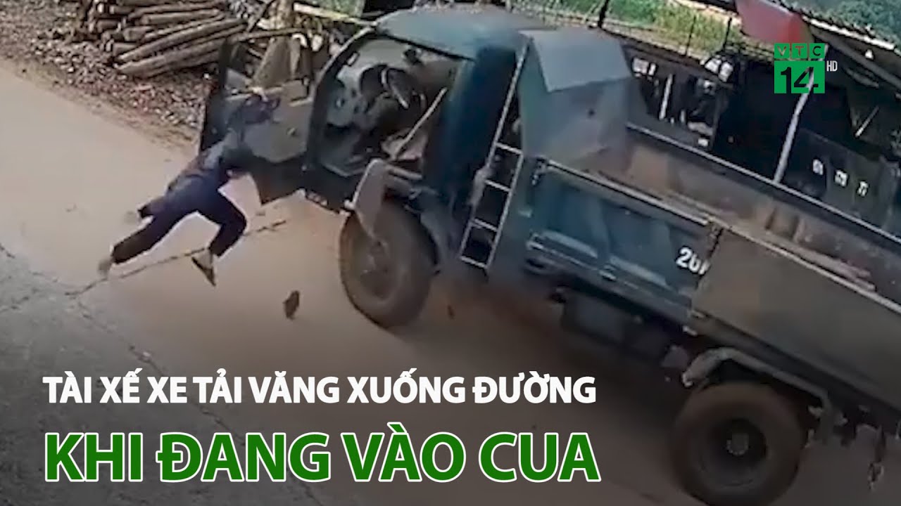 Tài xế xe tải v.ă.n.g xuống đường khi đang vào cua | VTC14