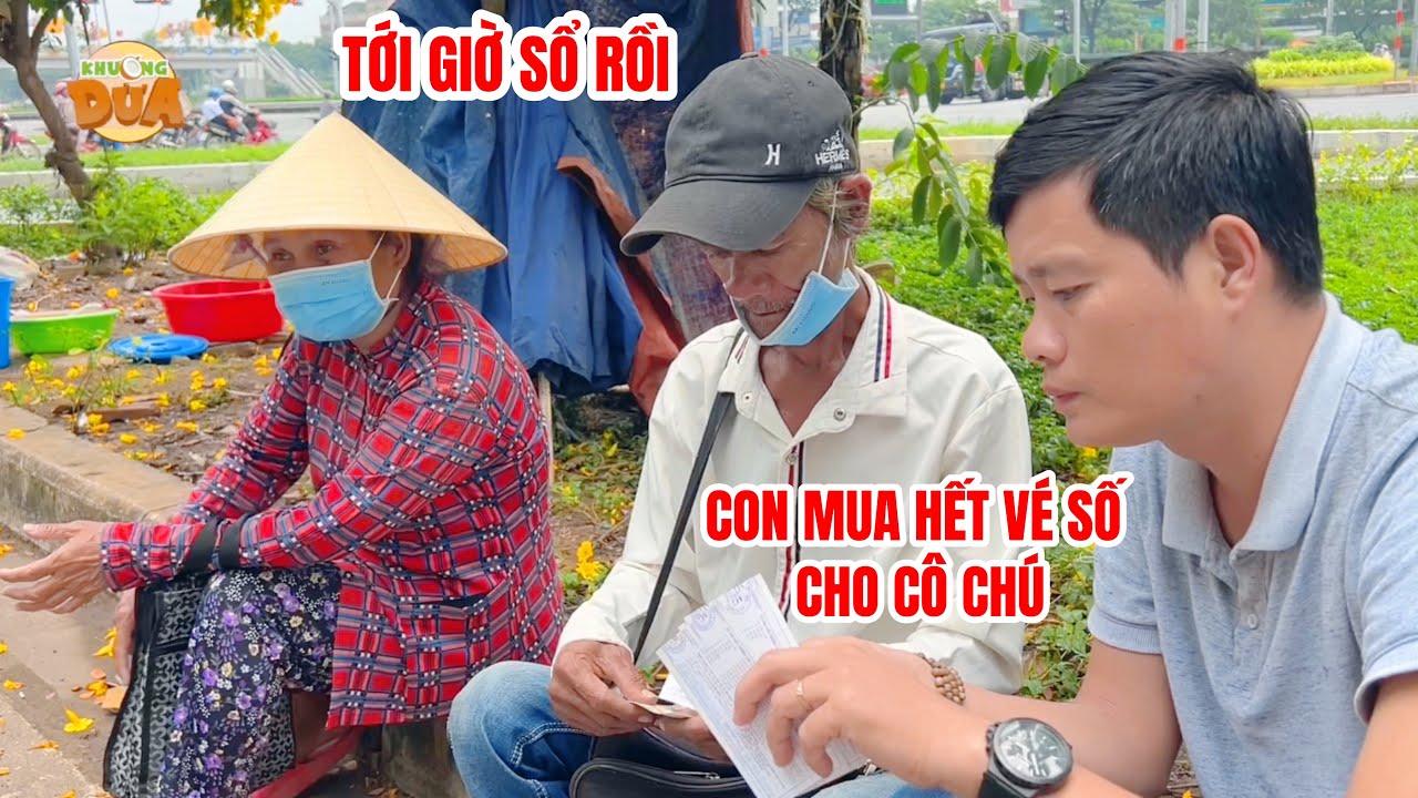 Bà con mừng hết lớn khi Khương Dừa mua hết vé số trước giờ sổ