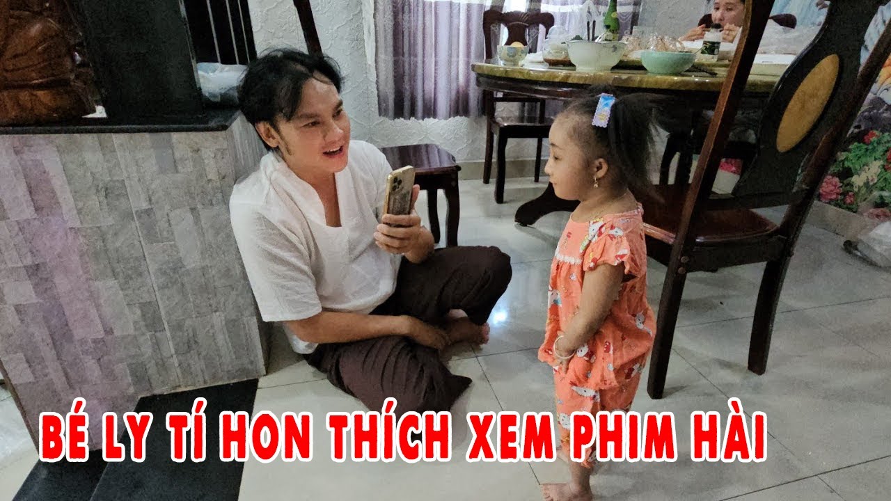 Bé Ly Tí Hon Kể Chuyện Thích Xem Phim Hài và Muốn Được Kim Tiểu Long Trang Điểm