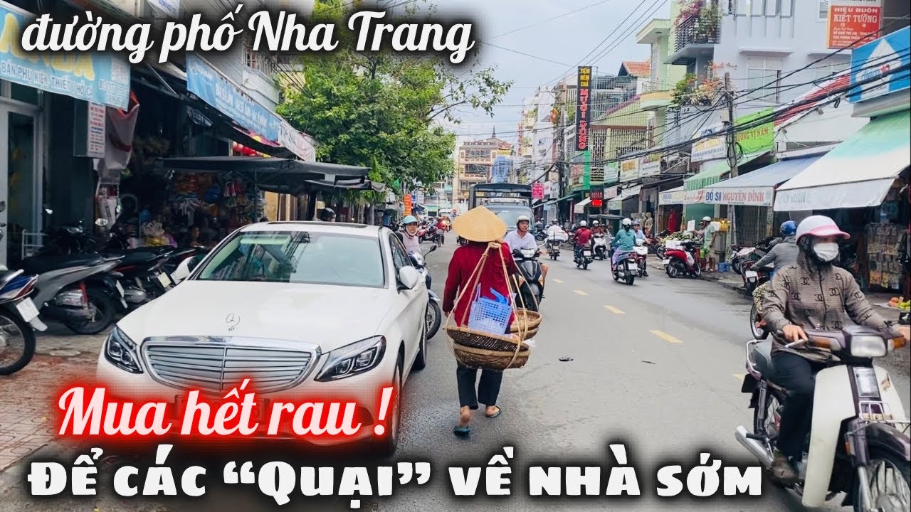 Nha Trang Trời Mưa Các Quại Bán Rau Ế Vẫn Cười Tươi. Chị Ba La Mật Mua Hết Rau Về Đi Phát Miễn Phí