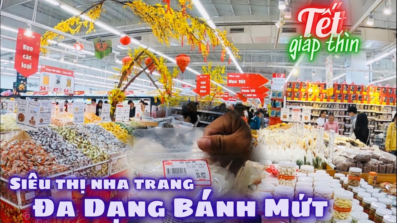 Thị Trường Bánh Mứt Quà Tết Chộn Rộn Những Ngày Gần Cuối Năm. Nhiều Mẫu Mã Đẹp Mắt Giá Phải Chăng.