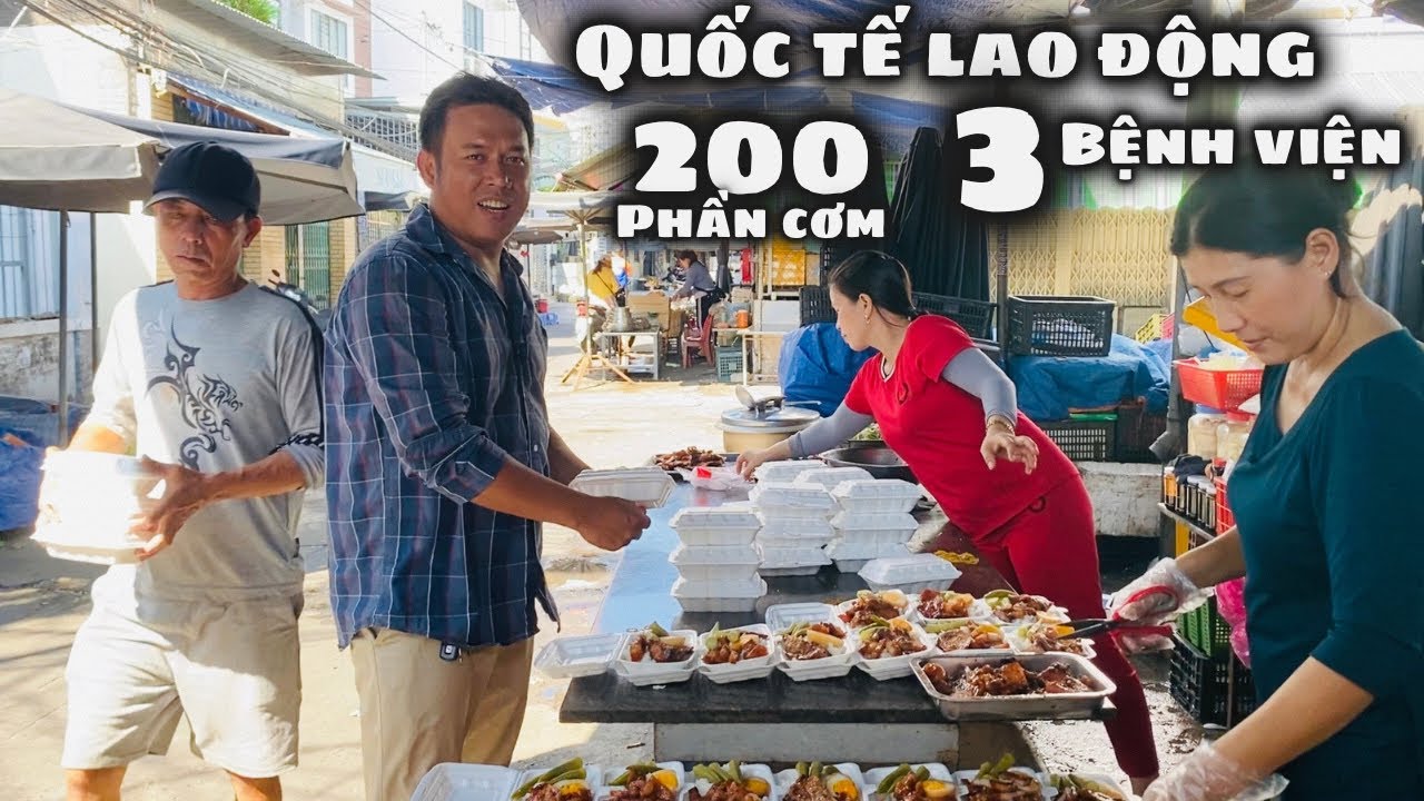 Mừng Quốc Tế Lao Động 1/5 Bạn Tuấn Nguyễn Cùng Gia Đình Trao 200 Phần Cơm Tặng Bệnh Nhân 3 Bệnh Viện