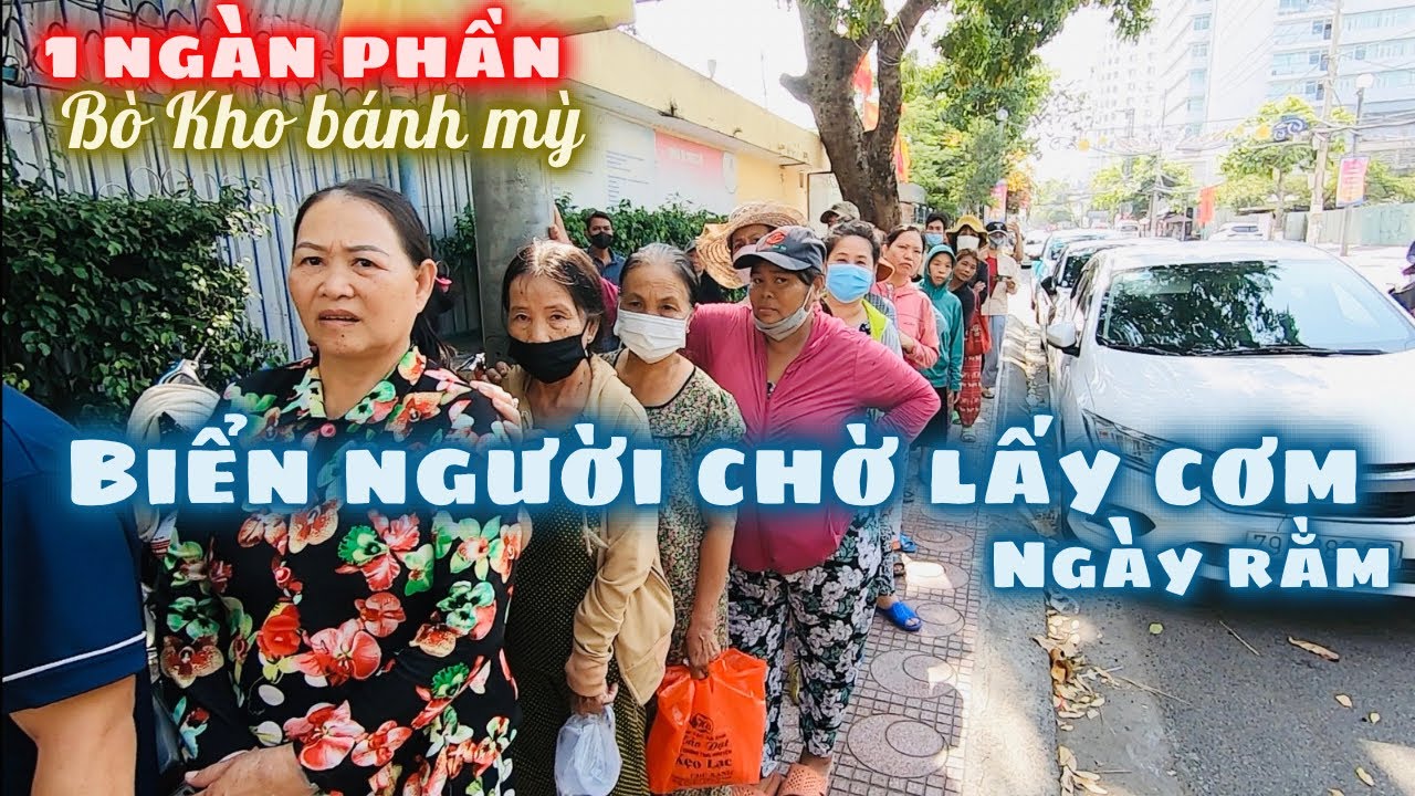 Biển Người Chờ Lấy Cơm Tại Bệnh Viện Tỉnh Khánh Hòa. 1 Ngàn Phần Ăn Bánh Mỳ Bò Kho Ngày Rằm. LTNT