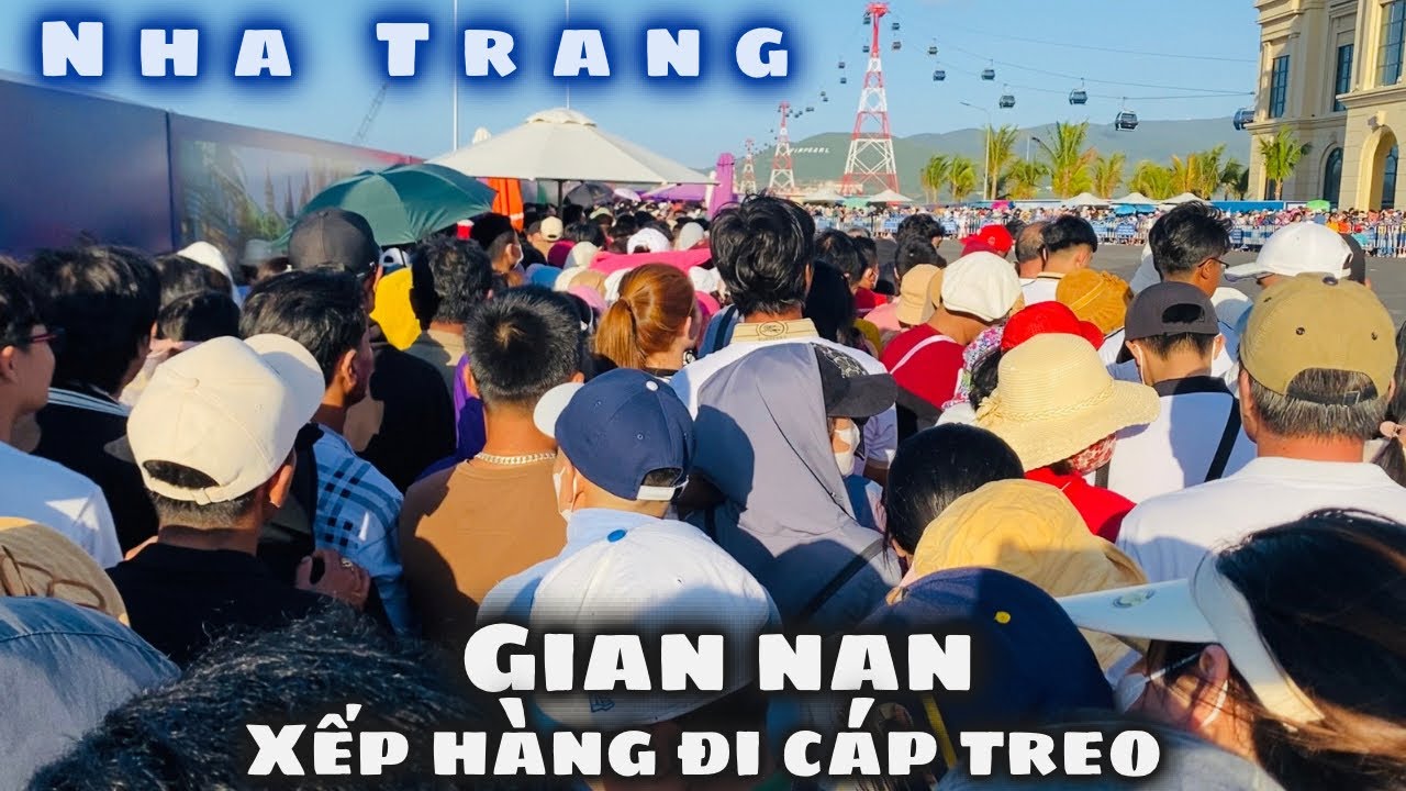 Du Lịch Nha Trang. Hàng Ngàn Người Gian Nan Xếp Hàng Chờ Đi Cáp Treo Vinpearl Habour.