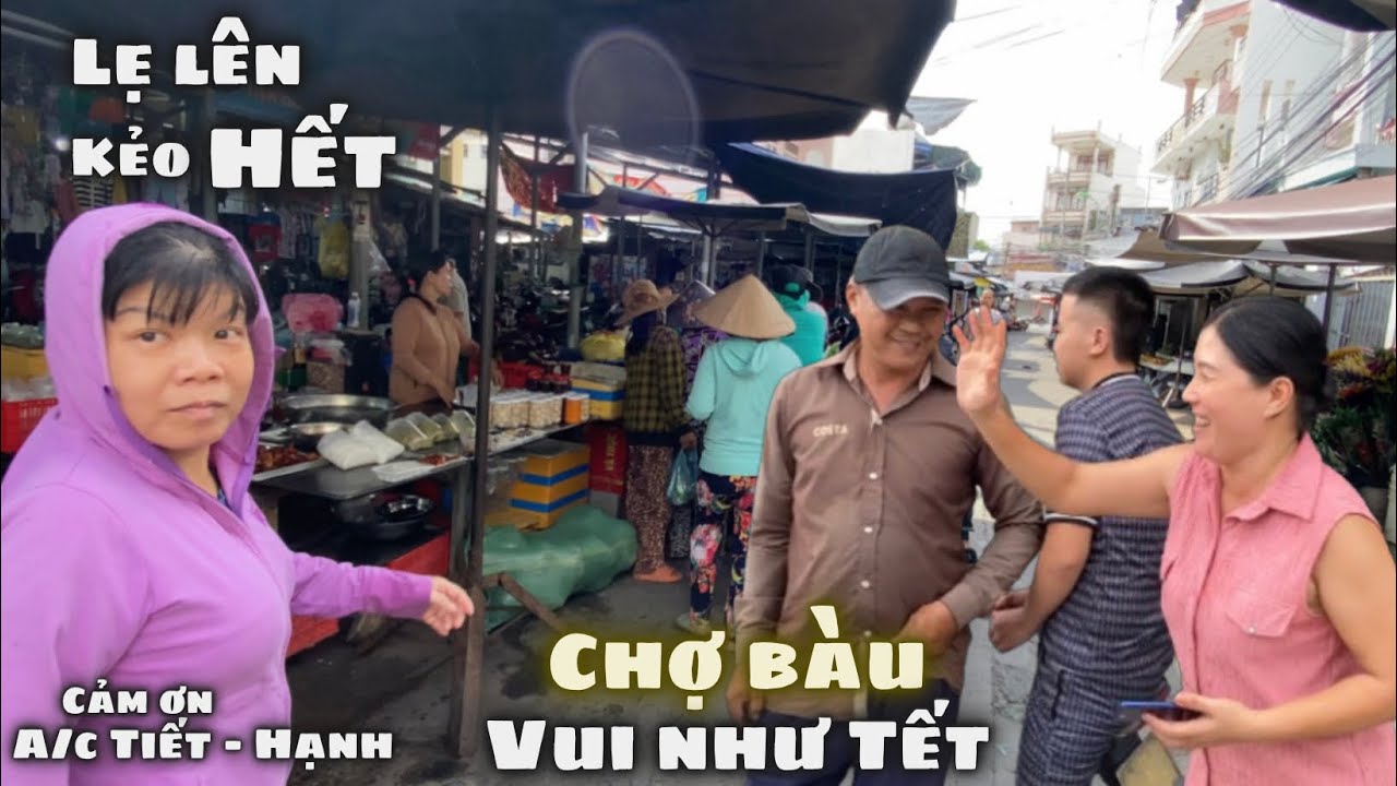 Chị Em Tiểu Thương Chợ Bàu Hôm Nay Mở Hội Vui Như Tết. Cảm Ơn Anh Chị Tiết Hạnh Minnesota U.S.A