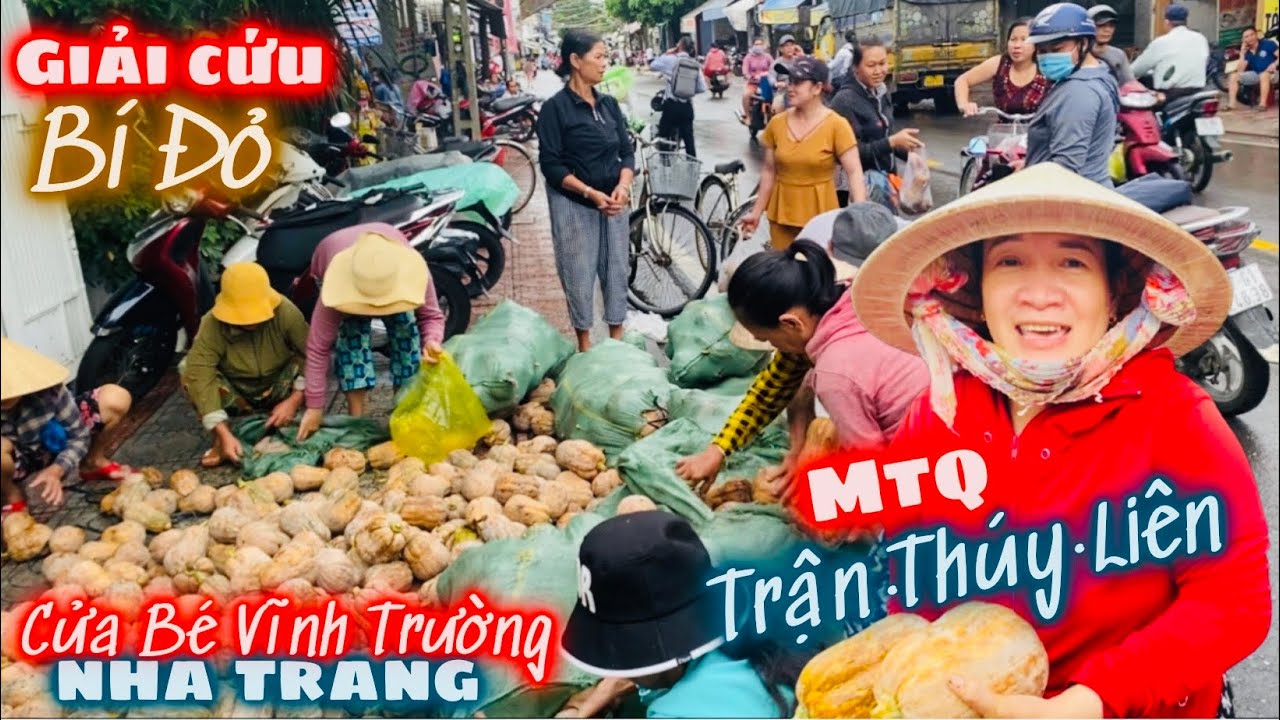 Những Người Con Cửa Bé Giải Cứu Hơn 2 Tấn Bí Đỏ Về Làng Phát Miễn Phí Đến Bà Con. Chiều Mưa Đông Vui