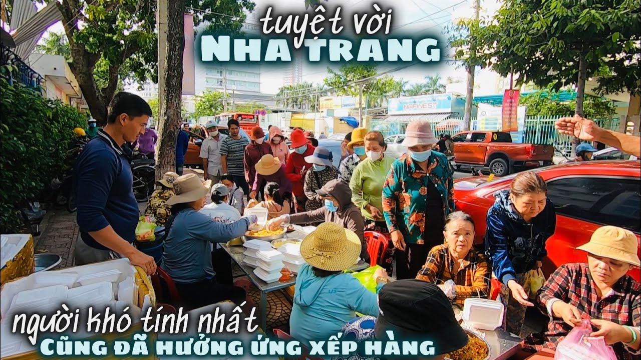 Tín Hiệu Rất Vui Khi Người Khó Tính Nhất Đã Hưởng Ứng Xếp Hàng. Cơm Chay Miễn Phí Ngày Rằm Và Mùng 1