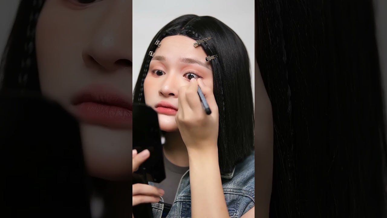 Tip kẻ eyeliner siêu đẹp và dễ đón Tết😂 #Shorts | Lie Makeup