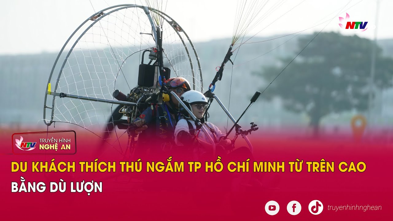 Du khách thích thú ngắm TP Hồ Chí Minh từ trên cao bằng dù lượn