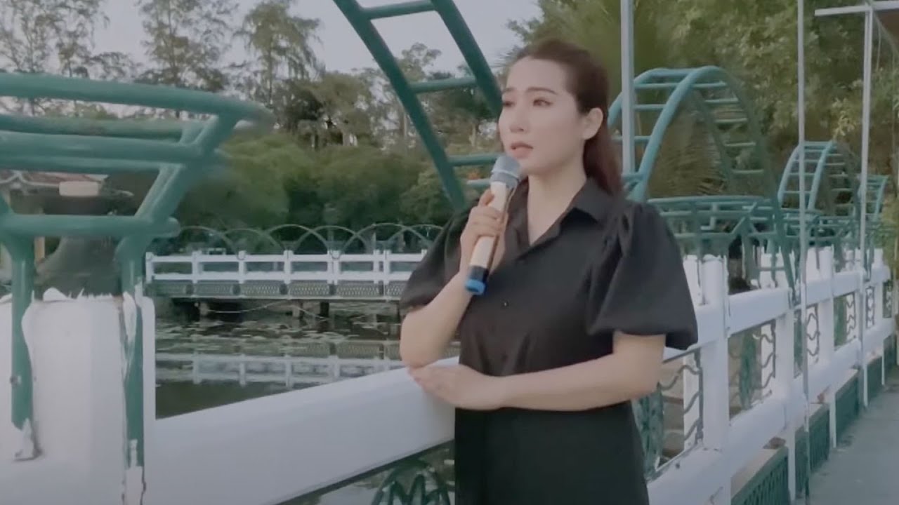 Tàu Đêm Năm Cũ - Cô Em Thất Tình Ra Công Viên Hát Bolero Cực Hay Nghe Mà Não Lòng  - Mai Thiên Trang