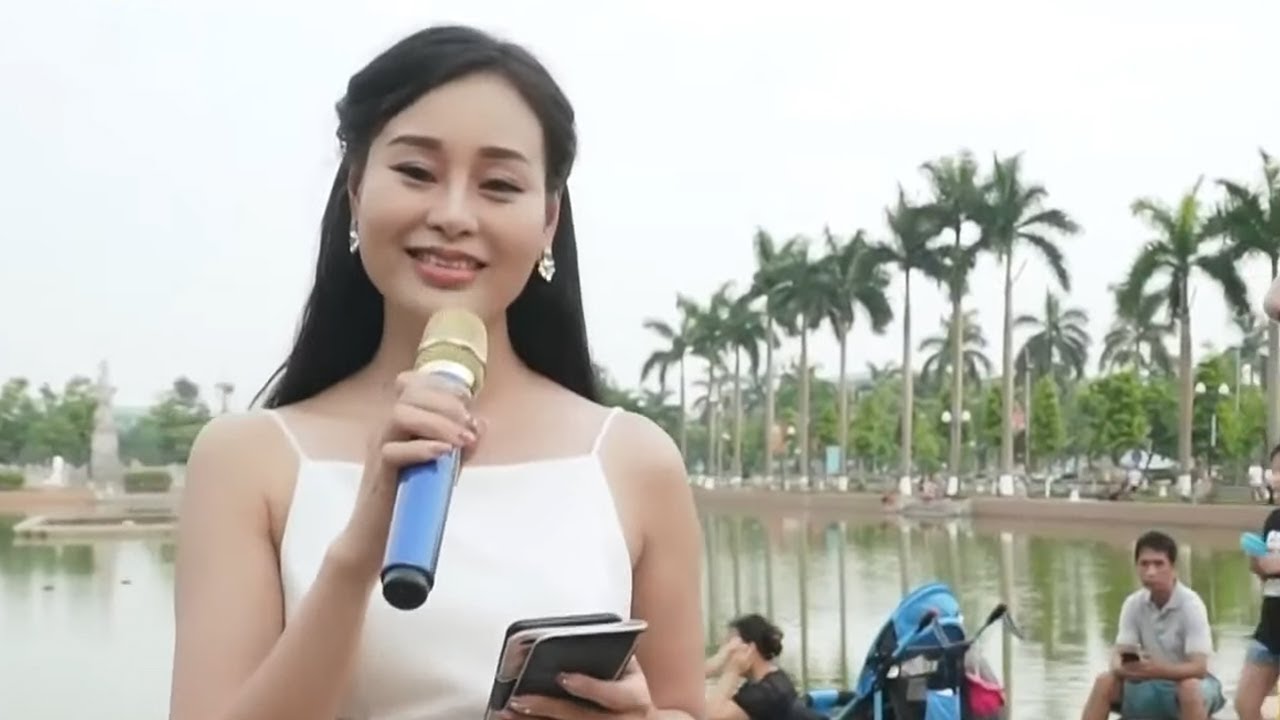 Xuất Hiện Em Gái Xinh Hát Nhạc Trữ Tình Siêu Ngọt Ngào Bên Bờ Hồ Khiến Ai Cũng Mê Mẩn - Mỹ Hạnh