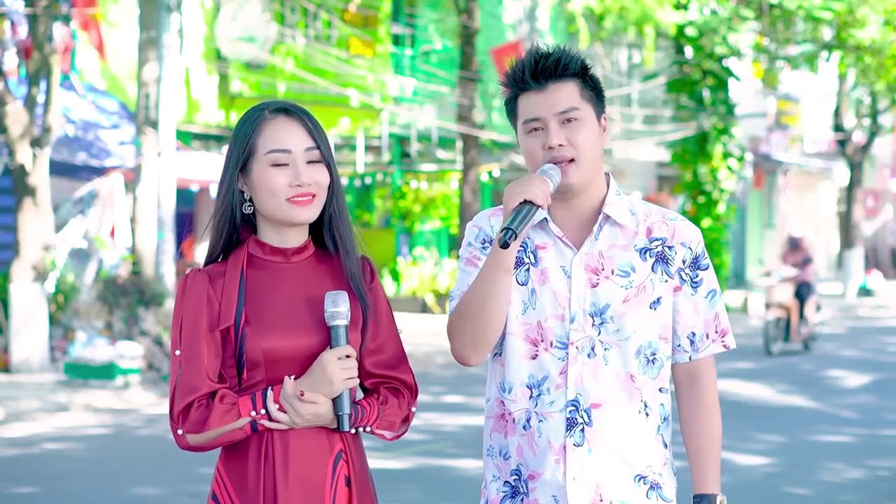 Hai Vợ Chồng Song Ca Nhạc Trữ Tình Đường Phố Cực Đẳng Cấp - Hoàng Linh ft Khánh Đan