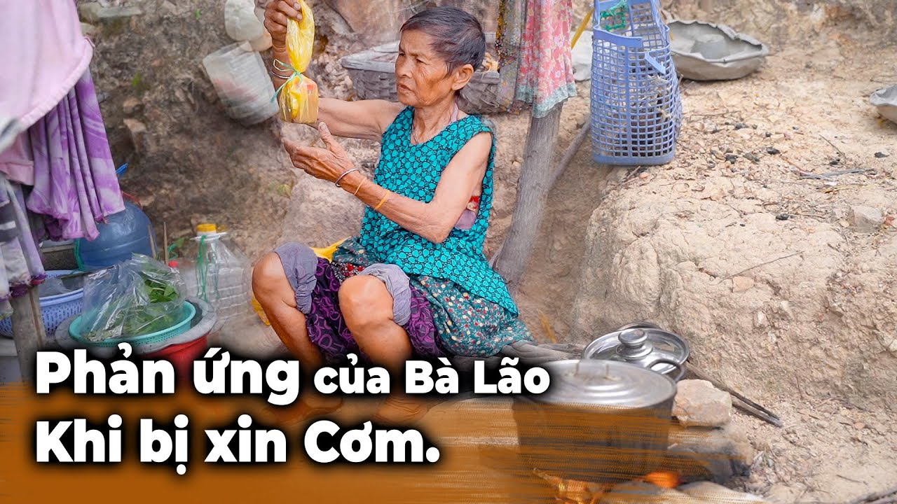 Bạo gan thử xin Cơm trưa và phản ứng của bà cụ sống 1 mình trên núi gần 30 năm